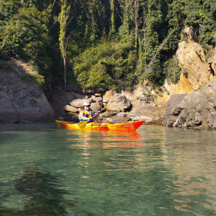  LOCATION | Kayak solo
